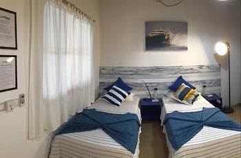 Cokes Surf Camp Hotel Thulusdhoo Ngoại thất bức ảnh