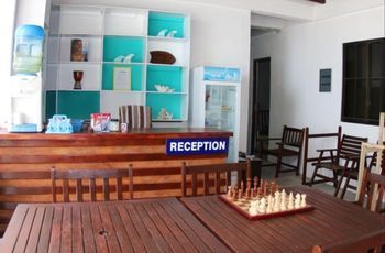 Cokes Surf Camp Hotel Thulusdhoo Ngoại thất bức ảnh